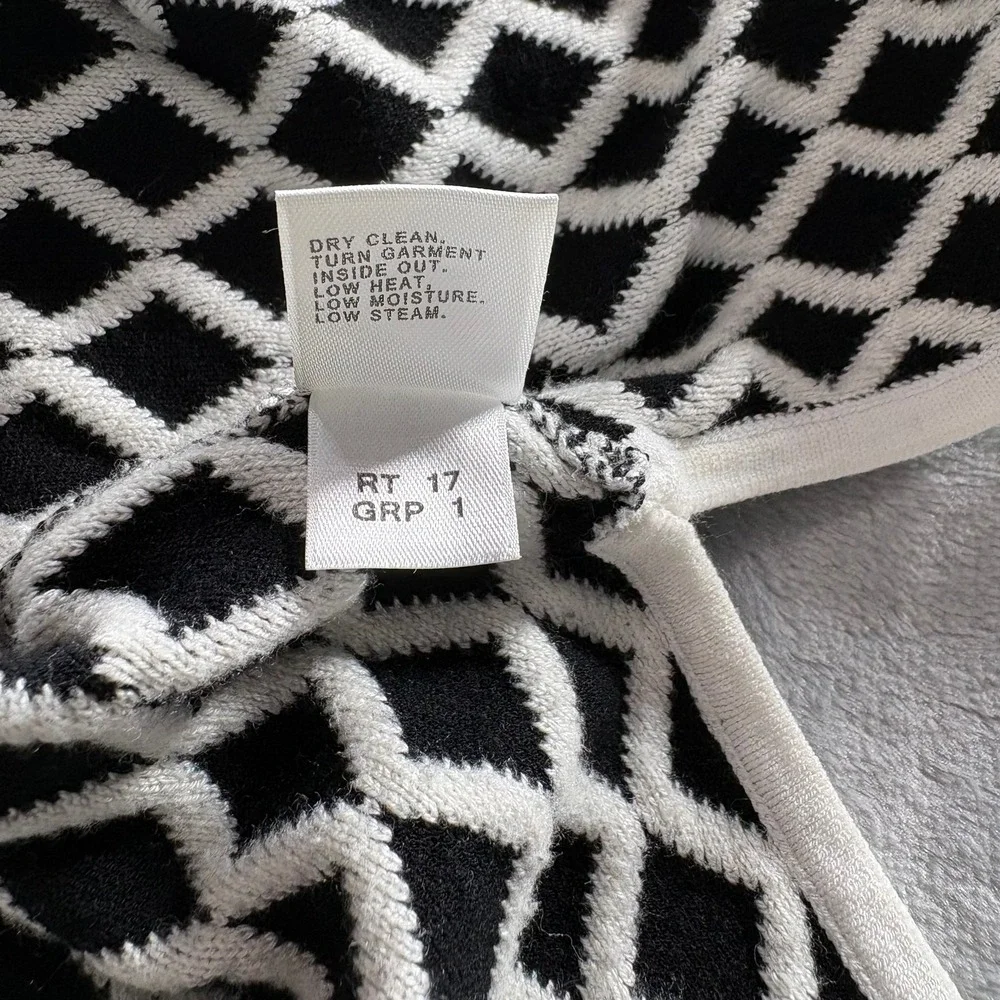 St. John Wool Blend Sweater Women Size 8 White Black Argyle Knit Pullover Casual